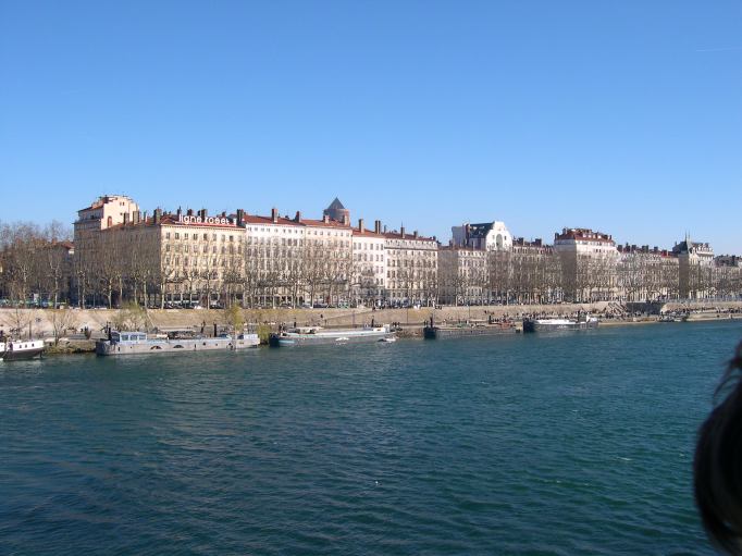  Le Rhône, en direction du quai du Général Sarrail